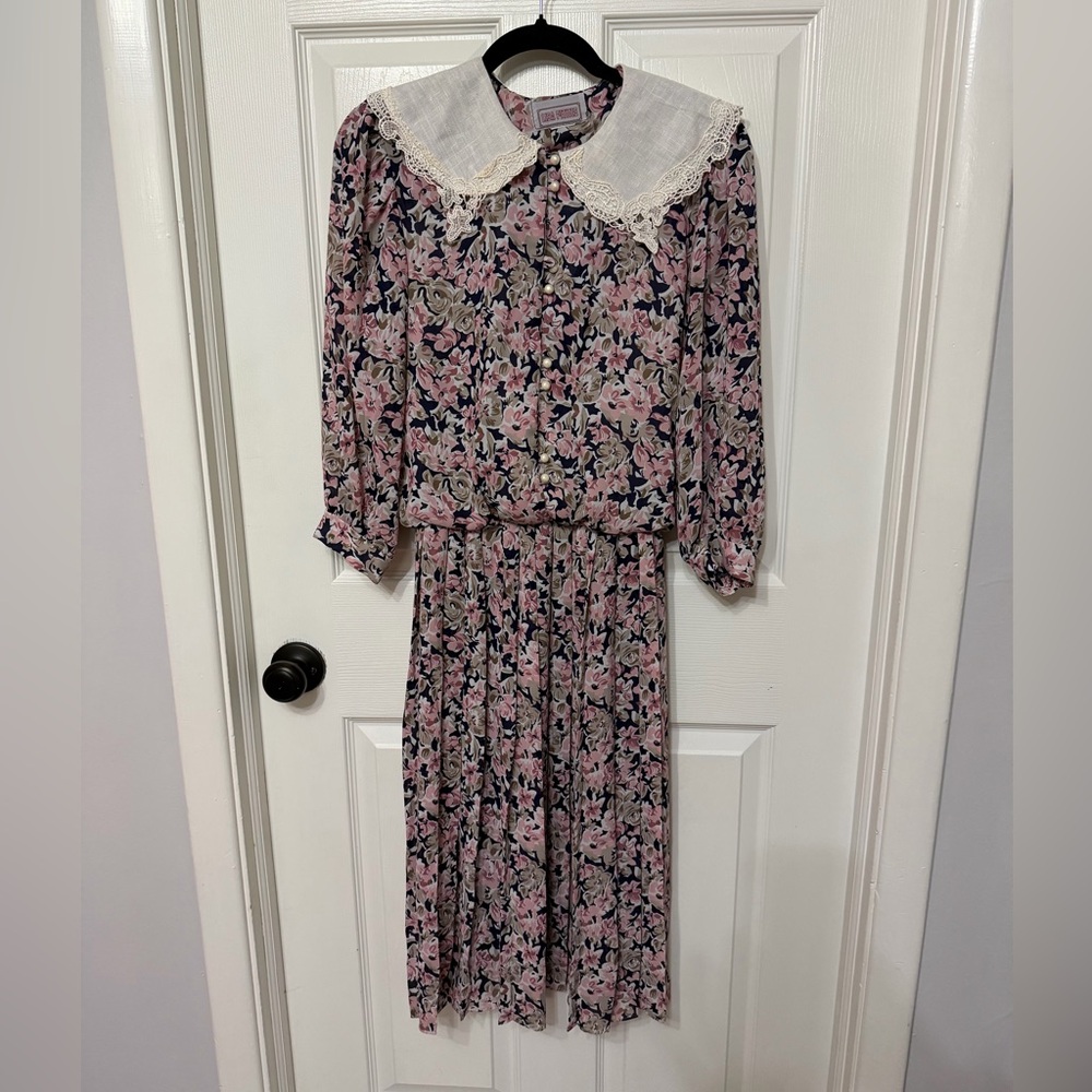 VINTAGE floral pleated dress with Peter Pan embroidered collar pearl buttons
